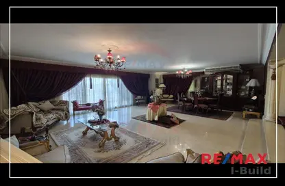 Apartment - 4 Bedrooms - 3 Bathrooms for sale in Nasr City - Cairo