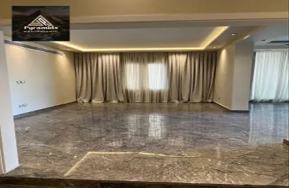 Apartment - 3 Bedrooms - 4 Bathrooms for rent in Nile St. - Dokki - Giza