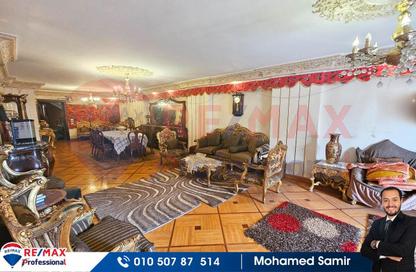 Apartment - 3 Bedrooms - 3 Bathrooms for rent in Mostafa Fahmy St. - Glim - Hay Sharq - Alexandria