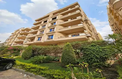 Apartment - 2 Bedrooms - 2 Bathrooms for sale in Mostashareen - North Investors Area - New Cairo City - Cairo