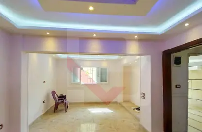 Apartment - 2 Bedrooms - 1 Bathroom for rent in Abd Al Aziz Fahmy St. - Bolkly - Hay Sharq - Alexandria