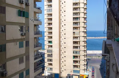 Apartment - 3 Bedrooms - 1 Bathroom for sale in Al Geish Road - Saraya - Sidi Beshr - Hay Awal El Montazah - Alexandria