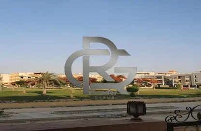 Apartment - 4 Bedrooms - 3 Bathrooms for sale in Doctor Yassin Abdel Ghaffar St. - Area C - Ganoob El Acadimia - New Cairo City - Cairo