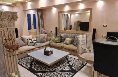 Apartment - 2 Bedrooms - 2 Bathrooms for rent in Hassan Assem St. - Zamalek - Cairo