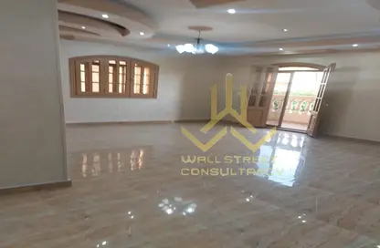 Apartment - 3 Bedrooms - 3 Bathrooms for rent in Doctor Yassin Abdel Ghaffar St. - Area C - Ganoob El Acadimia - New Cairo City - Cairo