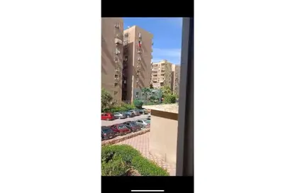 Apartment - 3 Bedrooms - 1 Bathroom for sale in Omar Ibn Al Khattab St. - 10th Zone - Nasr City - Cairo