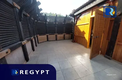 Roof - 2 Bedrooms - 1 Bathroom for rent in Al Canal St. - Maadi - Hay El Maadi - Cairo