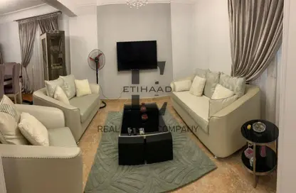 Apartment - 2 Bedrooms - 2 Bathrooms for sale in Ibn Ketebaa St. - Al Hadiqah Al Dawliyah - 7th District - Nasr City - Cairo