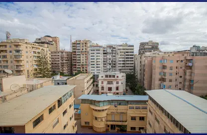 شقة - 3 غرف نوم - 2 حمامات للبيع في شارع حافظ السيد - جليم - حي شرق - الاسكندرية