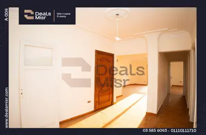 Apartment - 3 Bedrooms - 1 Bathroom for sale in Al Amir Gamil St. - Backus - Hay Sharq - Alexandria