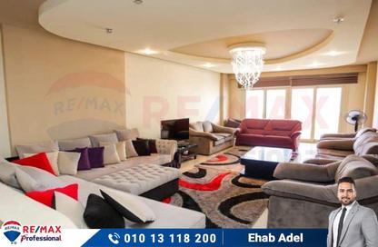 Apartment - 3 Bedrooms - 3 Bathrooms for rent in Abdel Salam Aref St. - Glim - Hay Sharq - Alexandria