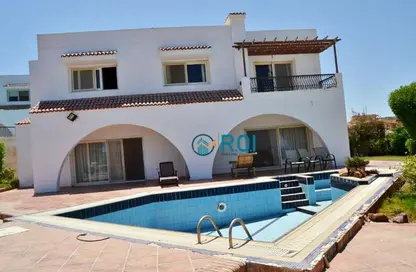 Villa - 3 Bedrooms - 3 Bathrooms for sale in Al Bahr St. - Hurghada - Red Sea