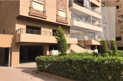 Apartment - 2 Bedrooms - 2 Bathrooms for sale in Al Imam Abu Hanifa Al Noaman St. - 6th District - Obour City - Qalyubia