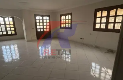 Apartment - 3 Bedrooms - 2 Bathrooms for sale in Street 28 - District 4 - The 5th Settlement - New Cairo City - Cairo