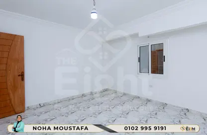 Apartment - 3 Bedrooms - 1 Bathroom for sale in Khaled Ibn Al Walid St. - Miami - Hay Awal El Montazah - Alexandria