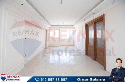 Apartment - 4 Bedrooms - 2 Bathrooms for sale in Abo Qir St. - Sporting - Hay Sharq - Alexandria