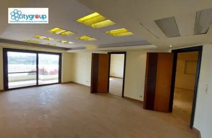 Office Space - Studio - 4 Bathrooms for rent in Maadi - Hay El Maadi - Cairo