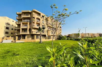 Apartment - 3 Bedrooms - 2 Bathrooms for sale in 4th Area - Shorouk City - Cairo