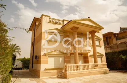 Villa - 5 Bedrooms - 4 Bathrooms for sale in Royal City - Sheikh Zayed Compounds - Sheikh Zayed City - Giza