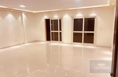 Apartment - 3 Bedrooms - 3 Bathrooms for sale in 11th District - Sheikh Zayed City - Giza