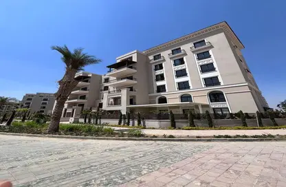 Townhouse - 3 Bedrooms - 3 Bathrooms for sale in Royal City - Sheikh Zayed Compounds - Sheikh Zayed City - Giza