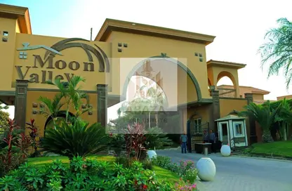 Villa - 6 Bedrooms - 4 Bathrooms for sale in Moon Valley - South Investors Area - New Cairo City - Cairo