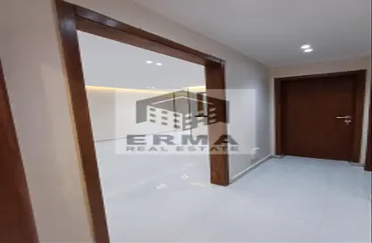 Apartment - 2 Bedrooms - 2 Bathrooms for sale in Zahraa El Maadi - Hay El Maadi - Cairo