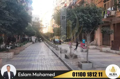 Apartment - 3 Bedrooms - 2 Bathrooms for sale in Amin Yehia St. - Zezenia - Hay Sharq - Alexandria