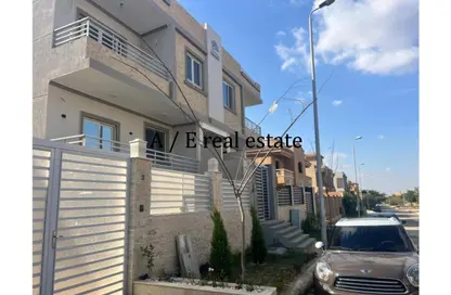 Apartment - 3 Bedrooms - 3 Bathrooms for sale in Al Bostan St. - 9th District - Sheikh Zayed City - Giza