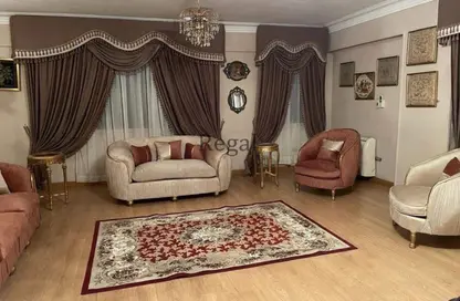 Apartment - 3 Bedrooms - 2 Bathrooms for sale in Cornish El Nile St. - Maadi - Hay El Maadi - Cairo