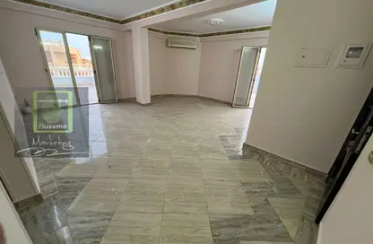 Roof - 3 Bedrooms - 1 Bathroom for rent in 11th District - Sheikh Zayed City - Giza