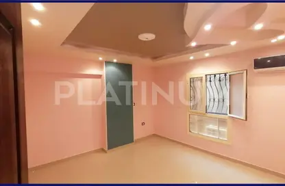 Apartment - 3 Bedrooms - 1 Bathroom for sale in Abdel Salam Aref St. - Glim - Hay Sharq - Alexandria