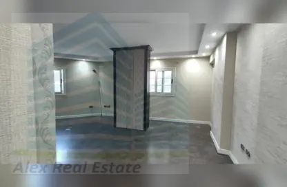 Apartment - 3 Bedrooms - 2 Bathrooms for rent in Kafr Abdo St. - Kafr Abdo - Roushdy - Hay Sharq - Alexandria