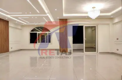 Apartment - 3 Bedrooms - 2 Bathrooms for sale in Mohammed Al Maqref St. - 6th Zone - Nasr City - Cairo