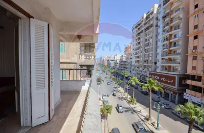 Apartment - 3 Bedrooms - 1 Bathroom for sale in Kasr Al Agami St. - El Bitash - Hay Al Agami - Alexandria