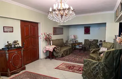 Apartment - 3 Bedrooms - 1 Bathroom for sale in Abou Al Feda St. - Zamalek - Cairo