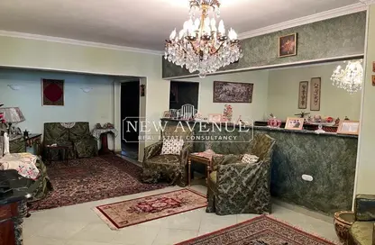 Apartment - 3 Bedrooms - 1 Bathroom for sale in Shagaret Al Dor St. - Zamalek - Cairo