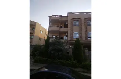 Apartment - 3 Bedrooms - 3 Bathrooms for sale in 3rd District East - Shorouk City - Cairo