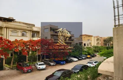 Apartment - 3 Bedrooms - 3 Bathrooms for sale in Area E - Ganoob El Acadimia - New Cairo City - Cairo