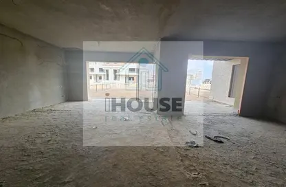 Townhouse - 5 Bedrooms - 4 Bathrooms for sale in New Giza - Cairo Alexandria Desert Road - 6 October City - Giza