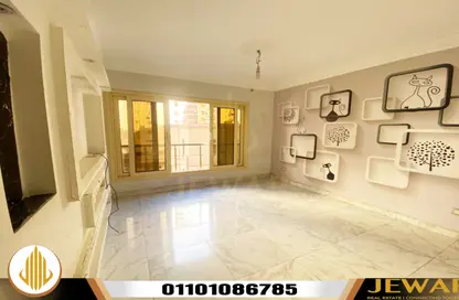 Apartment - 3 Bedrooms - 1 Bathroom for sale in Shaarawy St. - Laurent - Hay Sharq - Alexandria