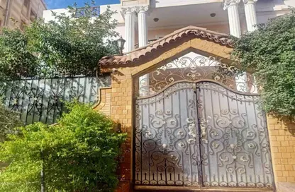 Villa - 3 Bedrooms - 6 Bathrooms for sale in 5th District - 6 October City - Giza