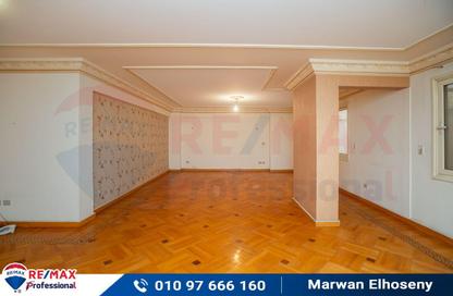 Apartment - 3 Bedrooms - 2 Bathrooms for sale in Mostafa Fahmy St. - Glim - Hay Sharq - Alexandria