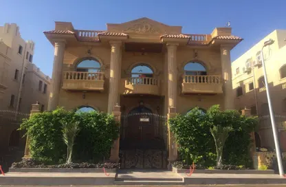 Villa - 4 Bedrooms - 3 Bathrooms for rent in Ganoob El Acadimia - New Cairo City - Cairo