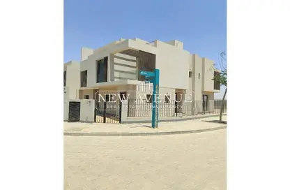 Townhouse - 3 Bedrooms - 2 Bathrooms for sale in Sodic East - 6th District - New Heliopolis - Cairo