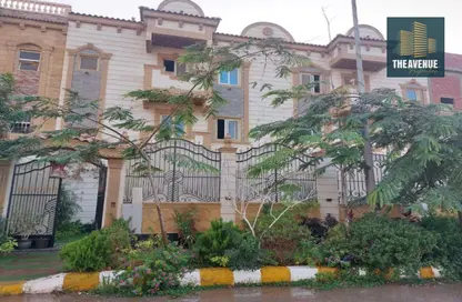 Villa - 7+ Bedrooms - 6 Bathrooms for sale in Italian Square - Hadayek October - 6 October City - Giza