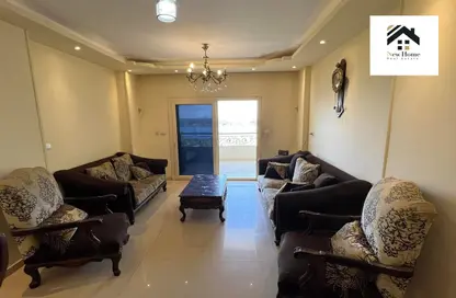 Apartment - 5 Bedrooms - 3 Bathrooms for sale in Nile Corniche St. - El-Maasara - Hay Helwan - Cairo