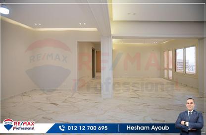 Apartment - 3 Bedrooms - 3 Bathrooms for sale in Al Geish Road - Laurent - Hay Sharq - Alexandria