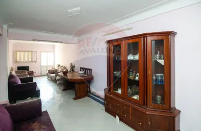 Apartment - 2 Bedrooms - 1 Bathroom for sale in Camp Chezar - Hay Wasat - Alexandria