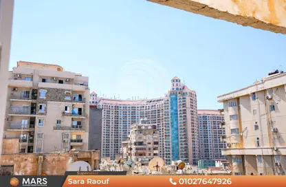 Apartment - 3 Bedrooms - 2 Bathrooms for sale in Abdel Moneim Al Dalel St. - Tharwat - Hay Sharq - Alexandria